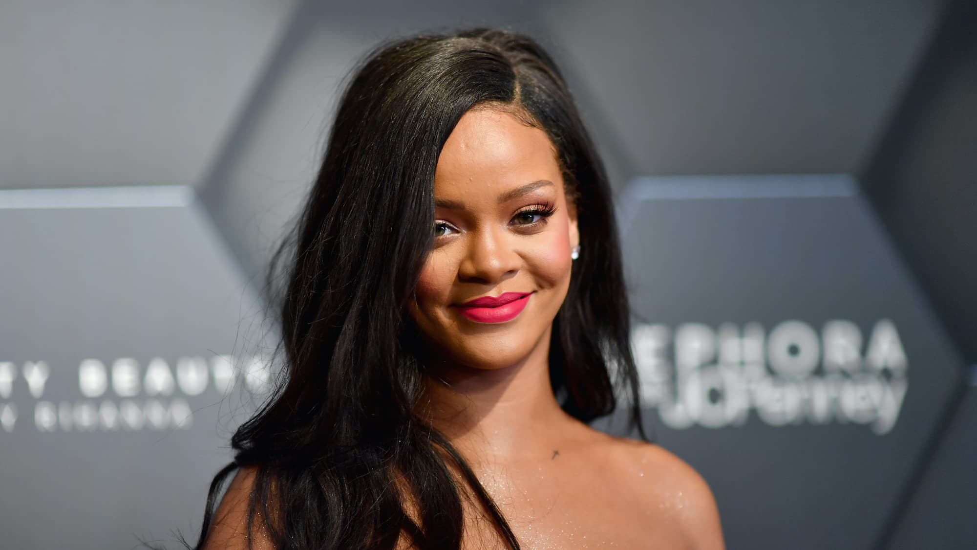 Η Rihanna καλωσόρισε την πρώτη της κόρη – Το όνομα που της έδωσαν
