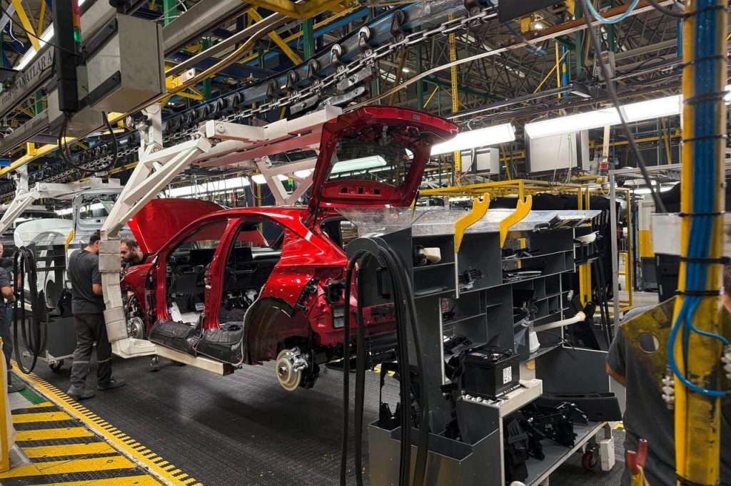 Τα πρώτα Renault Clio βγήκαν από το εργοστάσια της Προύσας