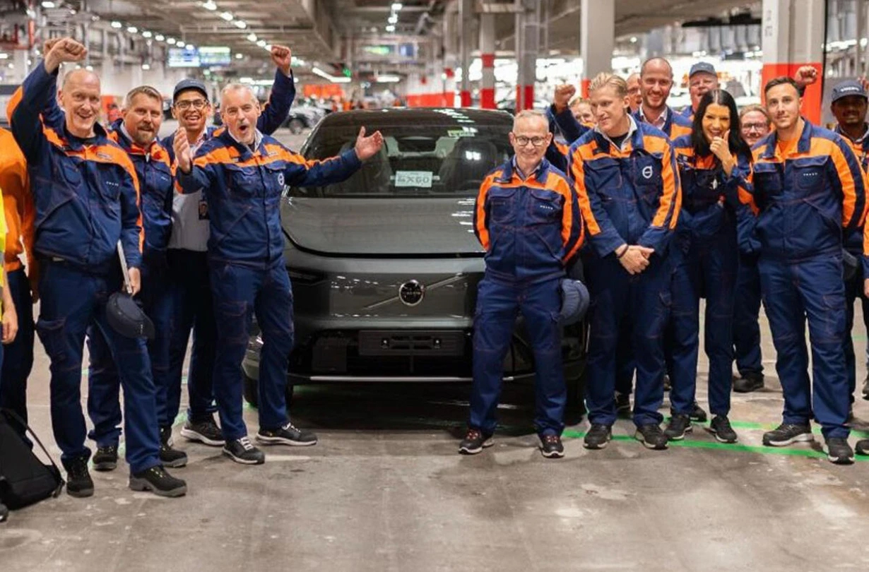 Volvo EX60: Πρώτη φωτογραφία από το εργοστάσιο