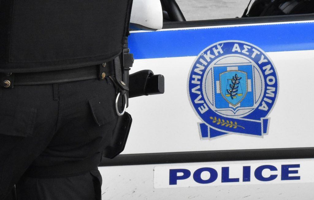 Αττική: Ανθρώπινο έμβρυο μέσα σε γυάλινο μπουκάλι εντόπισαν οι Αρχές σε διαμέρισμα συνταξιούχου