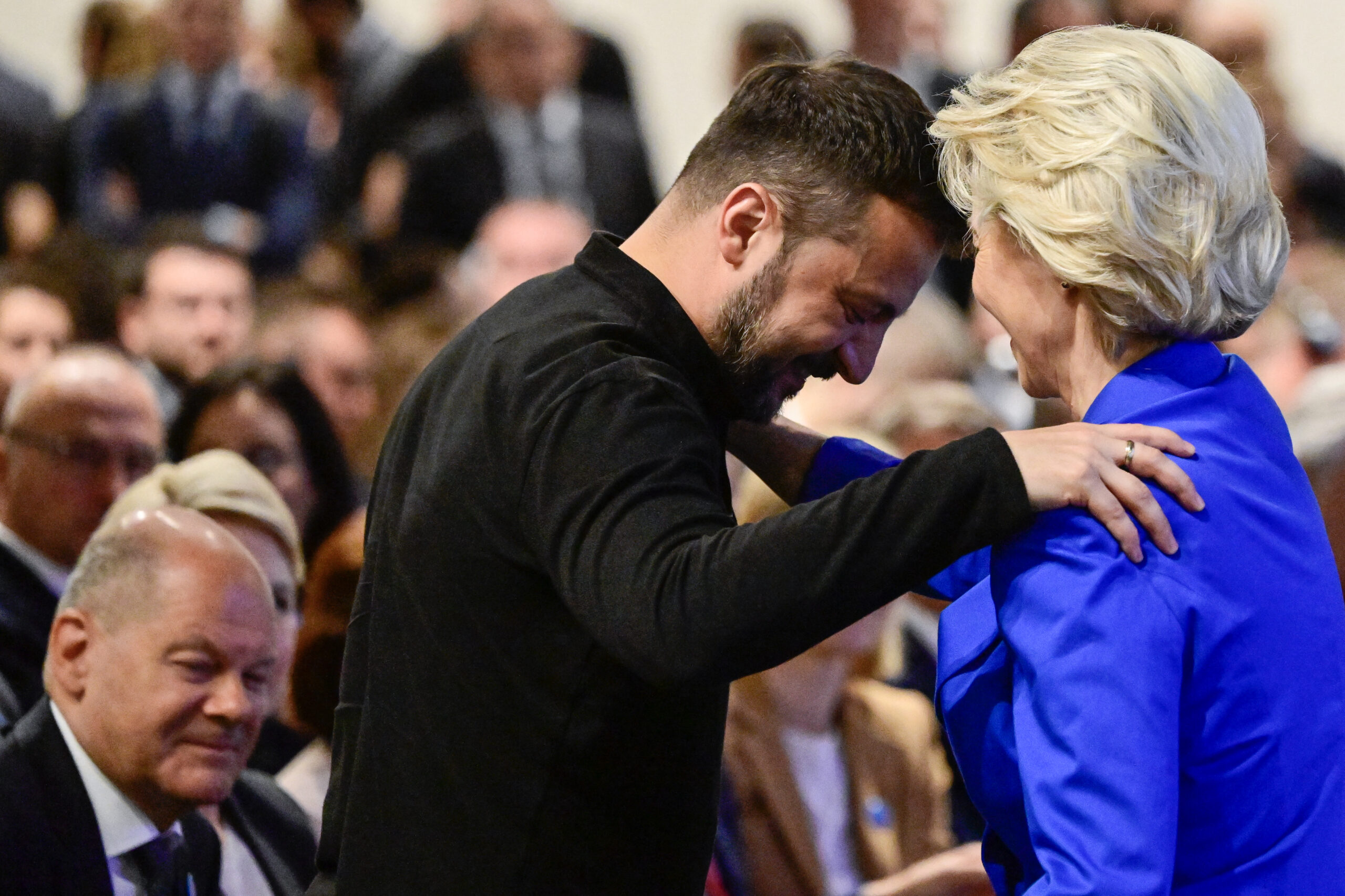 ΕΕ:  Θέλει να χρησιμοποιήσει τα ρωσικά παγωμένα κεφάλαια για να συνάψει δάνειο στον Ζελένσκι ύψους  140 δισ.€