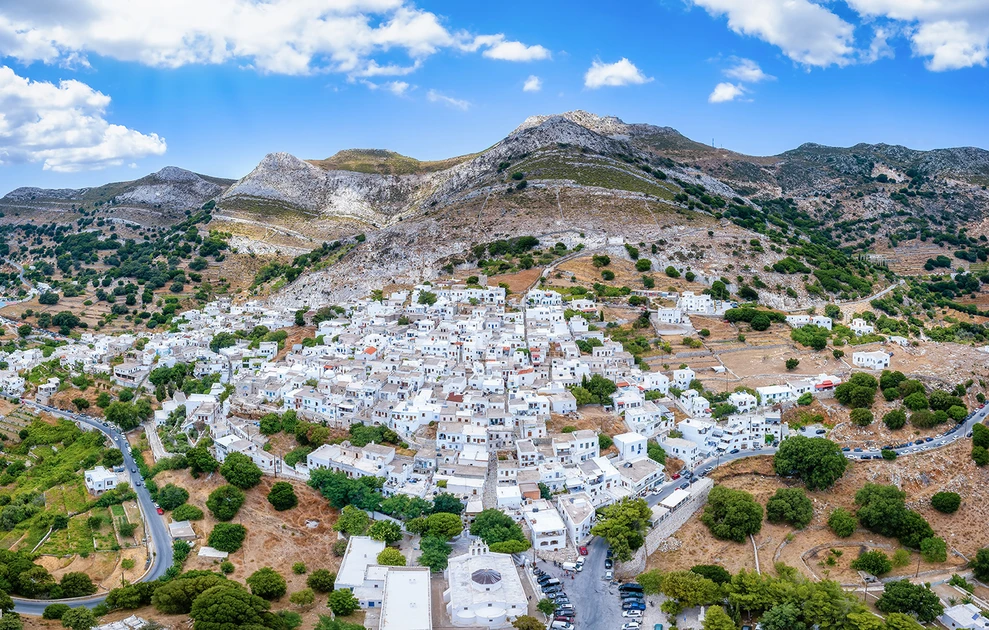 Απείρανθος: Το χωριό στη Νάξο που αξίζει να επισκεφθείτε ακόμα και το φθινόπωρο (φωτο)