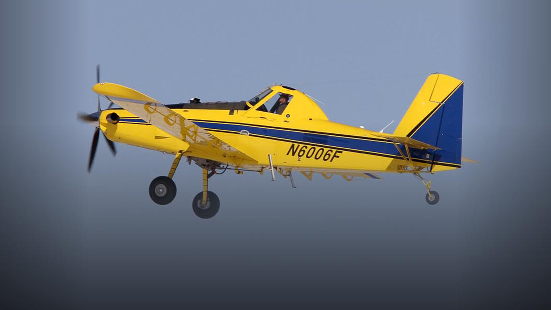 Ηλεία: Aκινητοποιήθηκε στη λίμνη Πηνειού αεροσκάφος Air Tractor που επιχειρούσε σε πυρκαγιά λόγω μηχανικής βλάβης