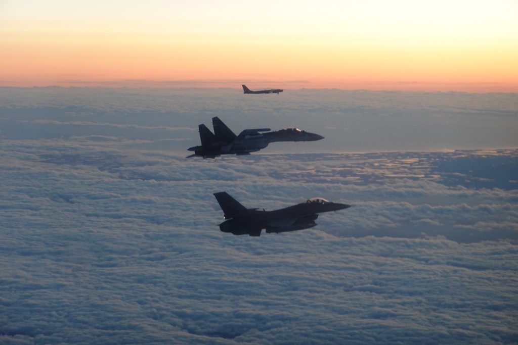 NORAD: Έδωσε στη δημοσιότητα φωτογραφίες από αναχαίτιση ρωσικών αεροσκαφών ανοικτά της Αλάσκα