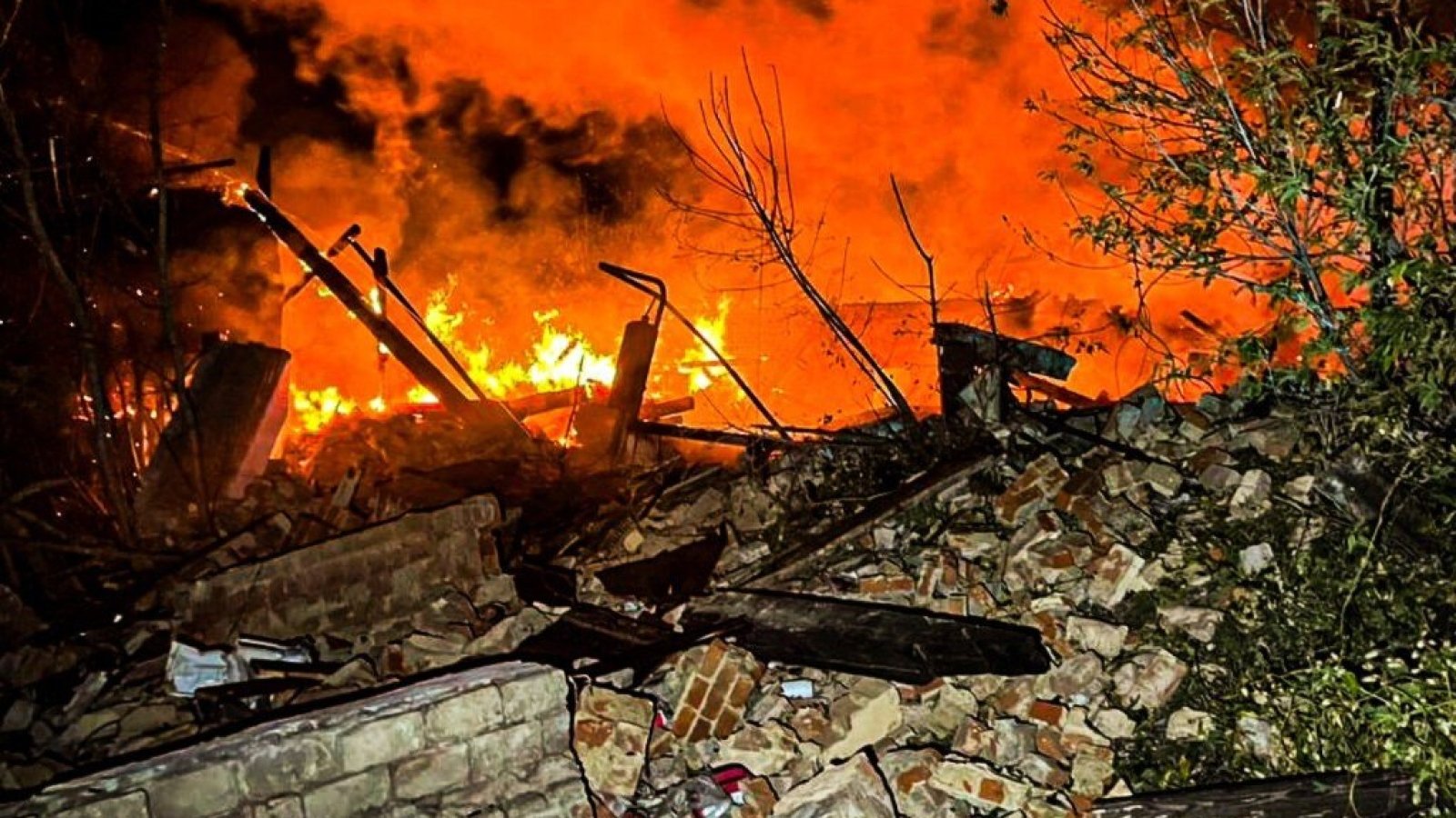 Οι Ρώσοι δεν αστειεύονται: Προκάλεσαν χάος στο Τσέρνιχοφ – Πολλές οι απώλειες & οι τραυματίες των Ουκρανών (βίντεο)
