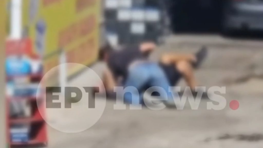 Άγριο ξύλο μεταξύ οδηγών στη Νέα Χαλκηδόνα για ένα φανάρι: Έδωσαν… ραντεβού σε πεζοδρόμιο – Δείτε βίντεο