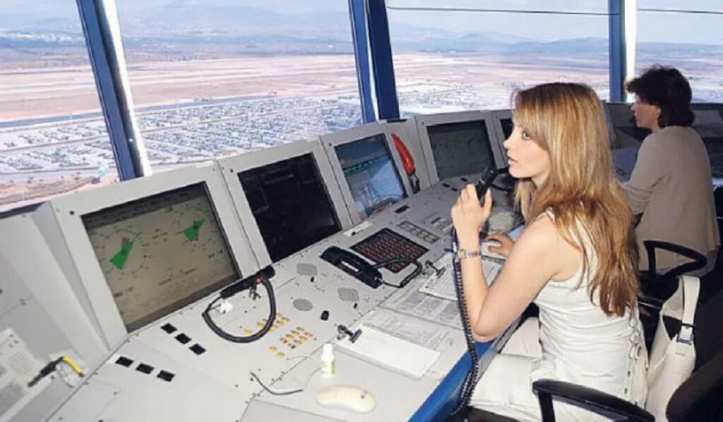 Καθυστερήσεις στα ελληνικά αεροδρόμια: Η κυβέρνηση τις «φορτώνει» στους ελεγκτές της εναέριας κυκλοφορίας