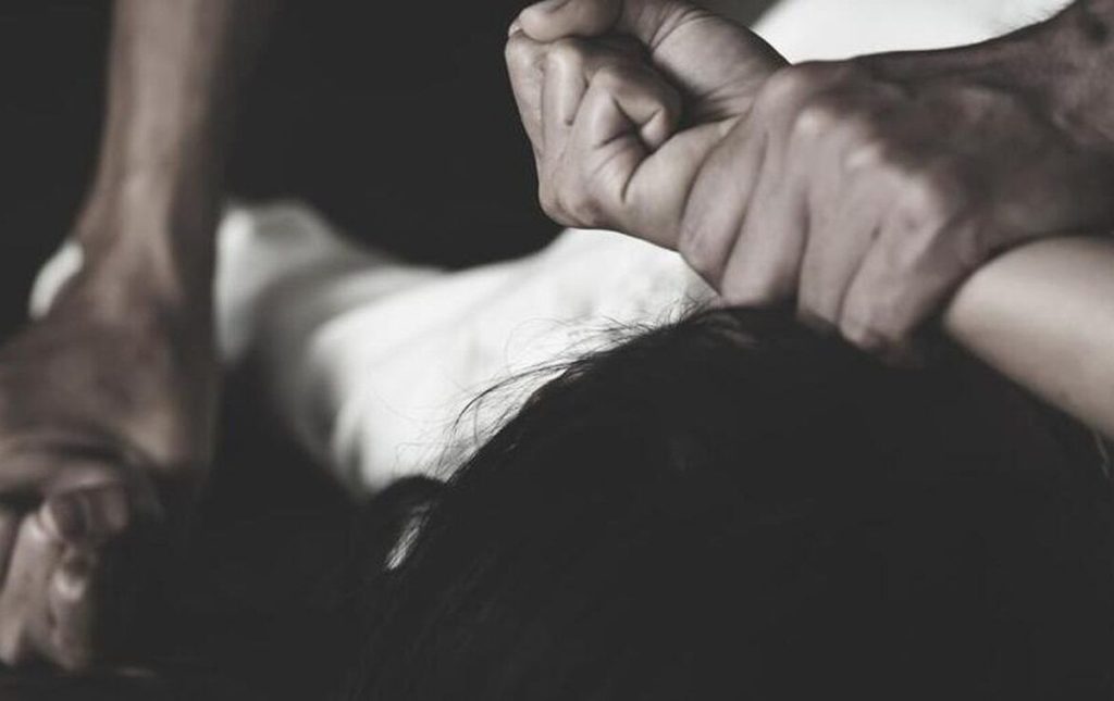 Στη φυλακή ο 43χρονος Γεωργιανός που κακοποίησε με πιρούνι την έγκυο σύζυγό του