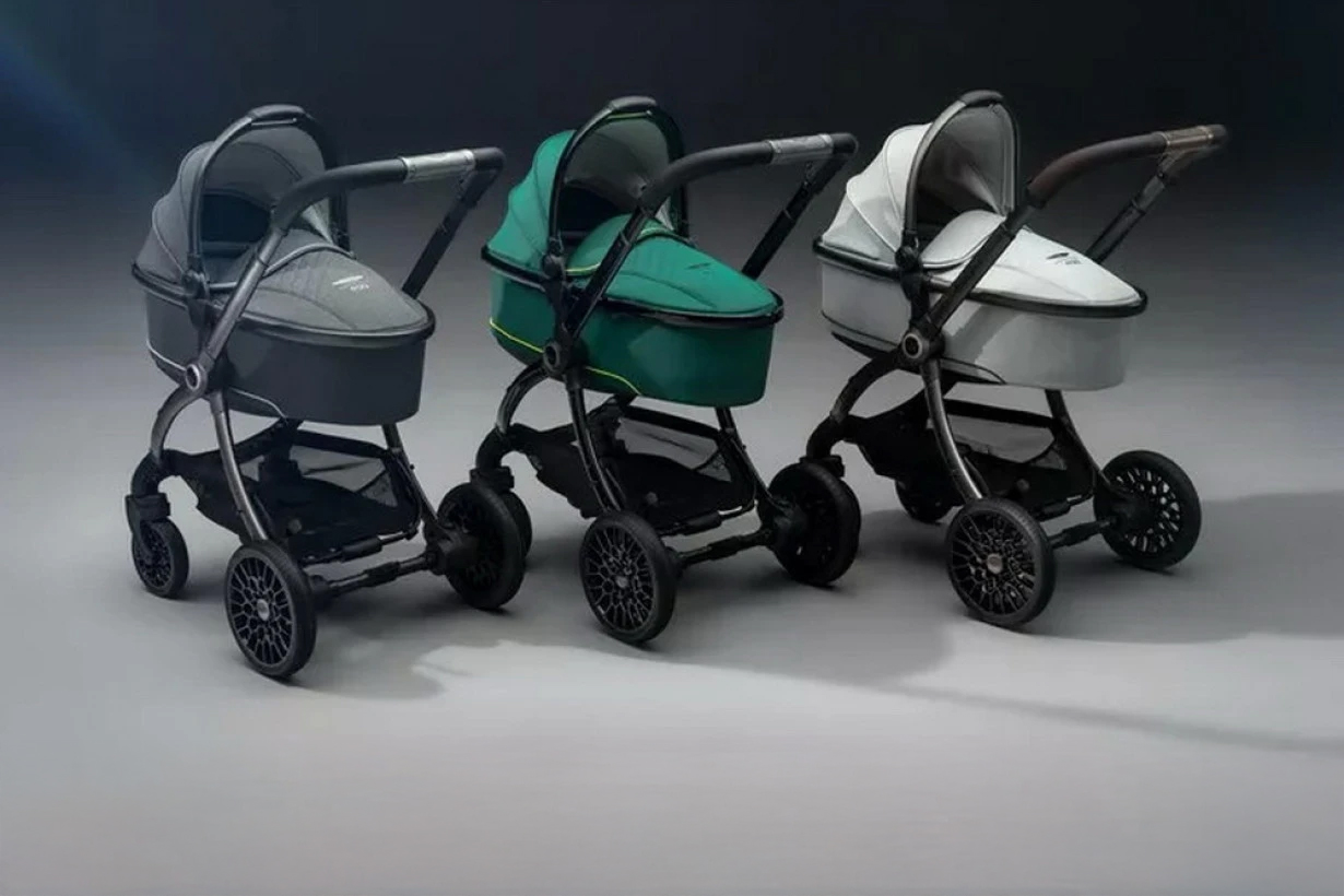 Νέα Aston Martin; Ναι, αλλά παιδικό καρότσι! Πόσο λες να κάνει;