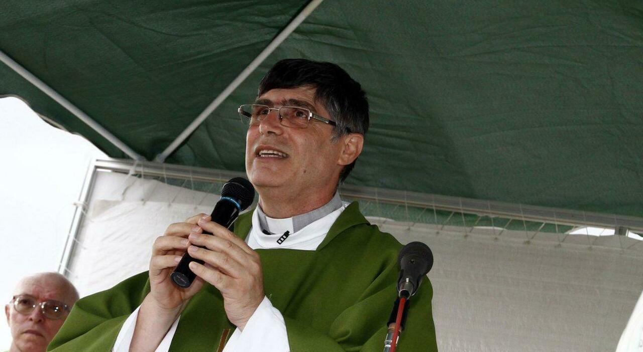 Μυστήριο με την σφαίρα πιστολιού που έδωσαν μαφιόζοι σε ιερέα στη Νάπολη – Το μήνυμα που του έστειλαν