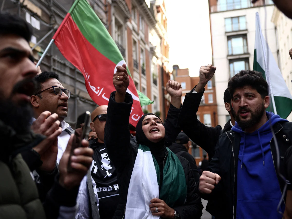 Η απόλυτη παρακμή: Το βρετανικό ΝΗS υποκύπτει στην πακιστανική κοινότητα και εγκρίνει τον γάμο μεταξύ ξαδελφών