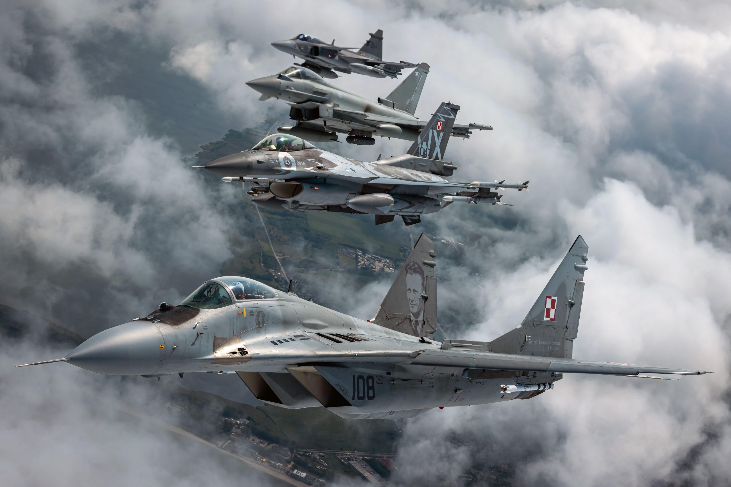 «Κρύος ιδρώτας» στην Πολωνία: Έκλεισε τον εναέριο χώρο της και ανέπτυξε πληθώρα από F-16 και MiG-29