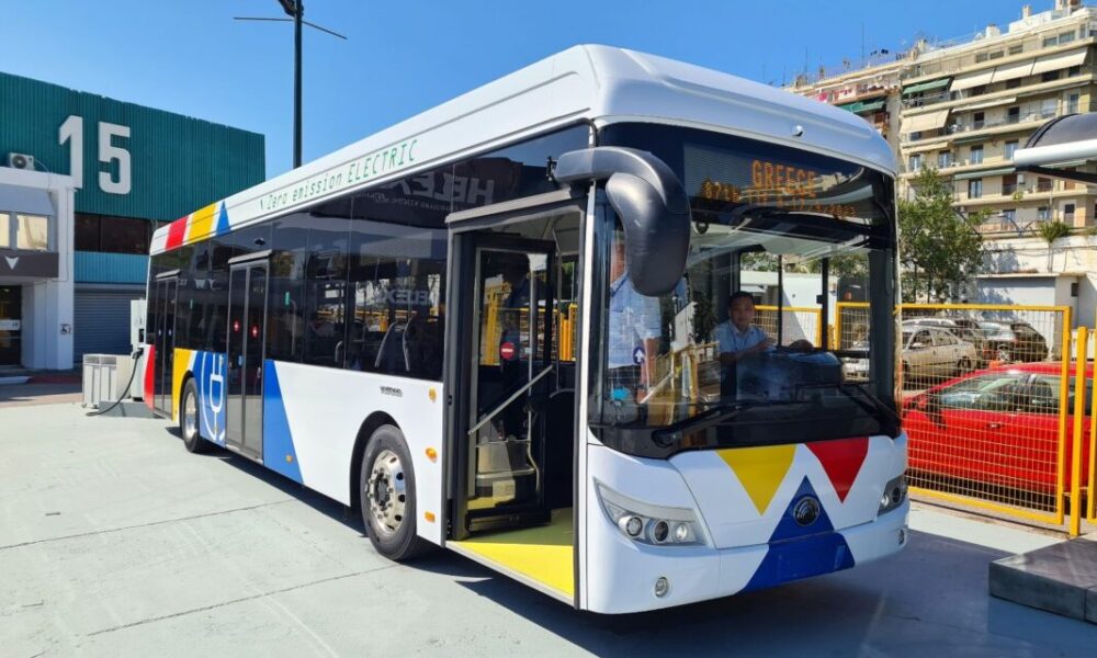 Άγριος καυγάς σε λεωφορείο στο Ήλιον: Οδηγός πιάστηκε στα χέρια   με 16χρονο