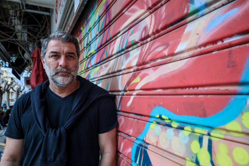 Παραδόθηκε ο Β.Μπισμπίκης – Τον αναζητούσε η ΕΛΑΣ για φθορές σε αυτοκίνητα