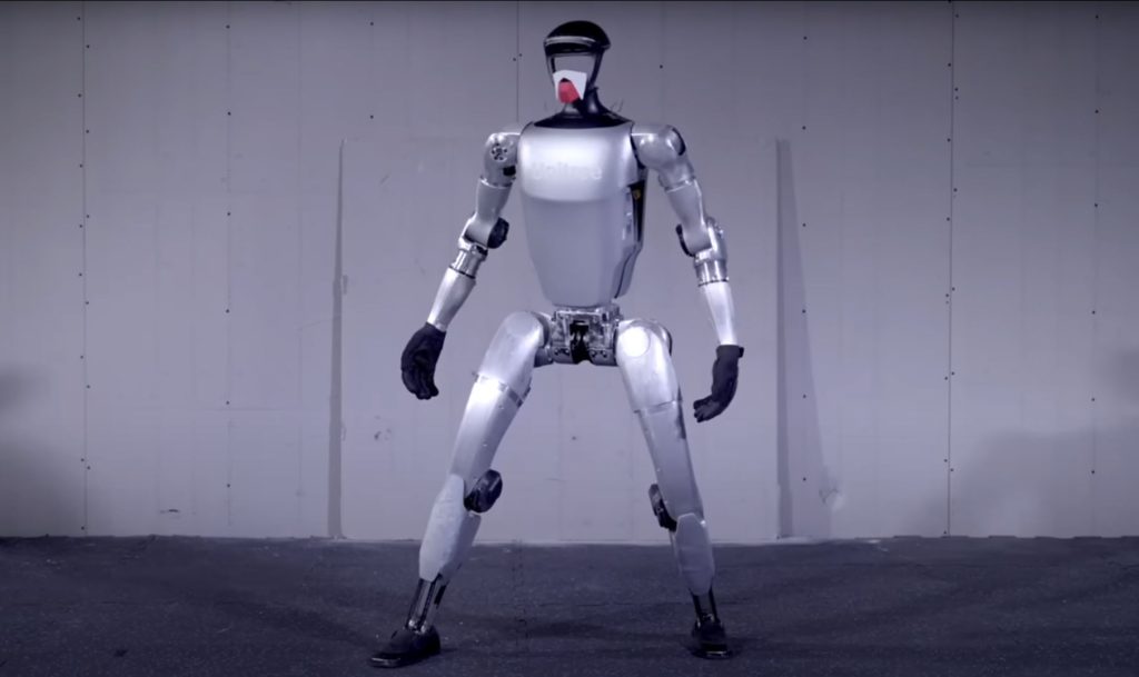 Βίντεο: Ανθρωποειδές ρομπότ την «έπεσε» σε οδηγό μηχανής στην Κίνα – Του έφυγαν οι παντόφλες από την τρεχάλα!