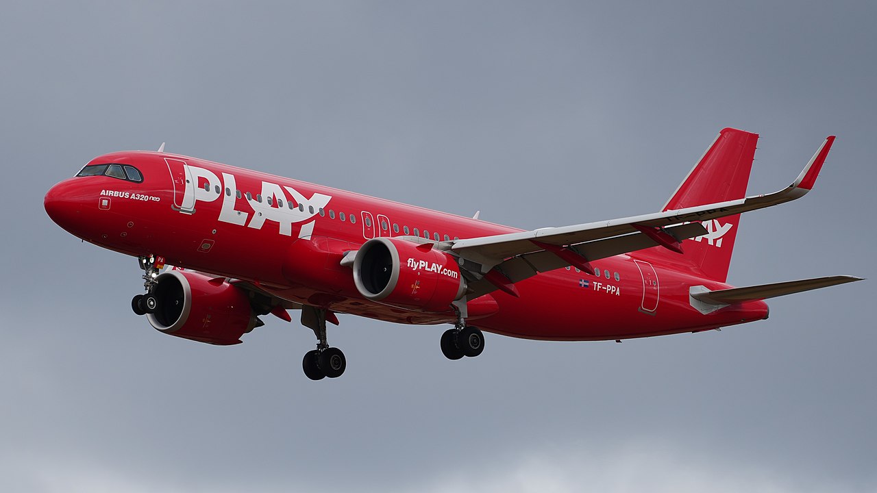 «Λουκέτο» λόγω έλλειψης χρηματοδότησης βάζει η αεροπορική «Play»: Χιλιάδες ταξιδιώτες εγκλωβίστηκαν στο εξωτερικό