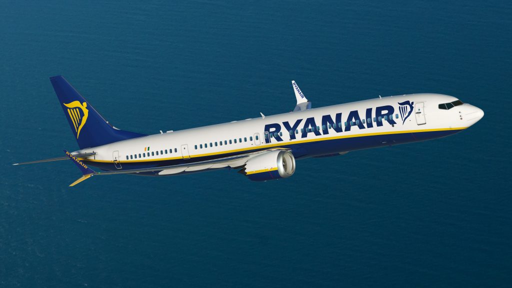 Βίντεο: «Χάος» σε πτήση της Ryanair προς Ισπανία με επιβάτες που πιάστηκαν στα χέρια – Η στιγμή των συλλήψεων
