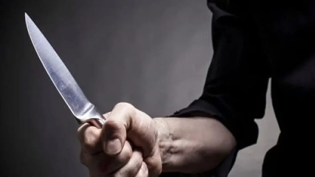 Βόλος: Kαταδικάστηκε 23χρονος που απείλησε με μαχαίρι αδερφό φίλου του