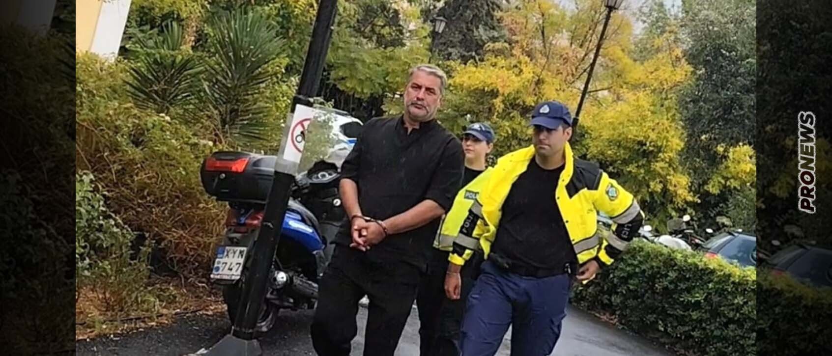 Με χειροπέδες ο Β.Μπισμπίκης στην Ευελπίδων: Απολογείται για την καταστροφή των 10 οχημάτων στην Φιλοθέη (φωτό)