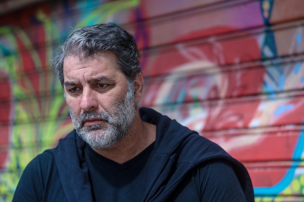 Η ατάκα του Β.Μπισμπίκη που προκάλεσε την οργή του Ανδρέα Μικρούτσικου: «Κάνει κακό στη Δέσποινα – Είναι ασθενής»