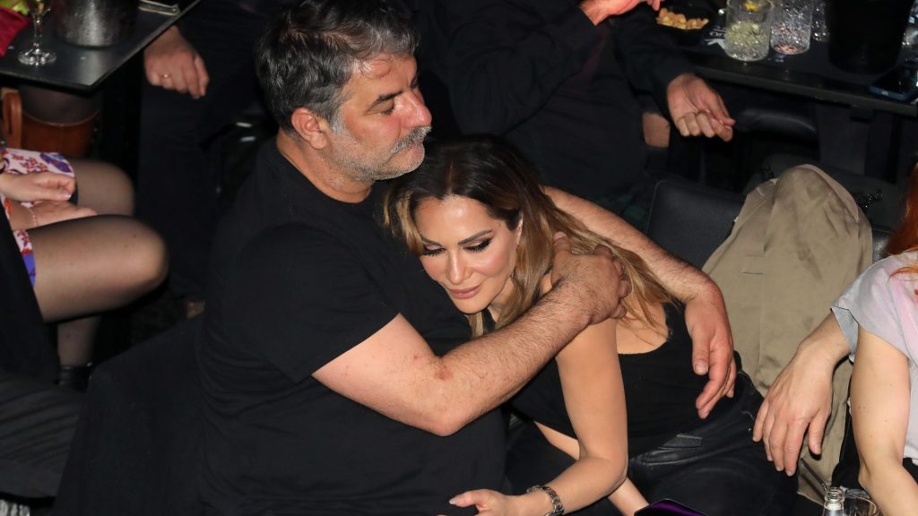 Η «απολογία» του Β.Μπισμπίκη στη Δέσποινα Βανδή: Τι της είπε στο τηλέφωνο ο ηθοποιός αφού πήρε σβάρνα 10 αυτοκίνητα