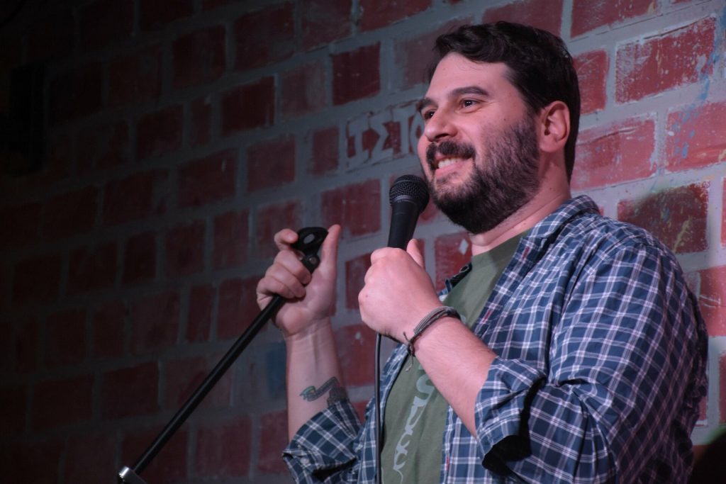 Εμετός από Π.Ρούπο: Κάνει «αστειάκια» λέγοντας πως αυνανίστηκε με εικόνισμα της Αγίας Φωτεινής (βίντεο)