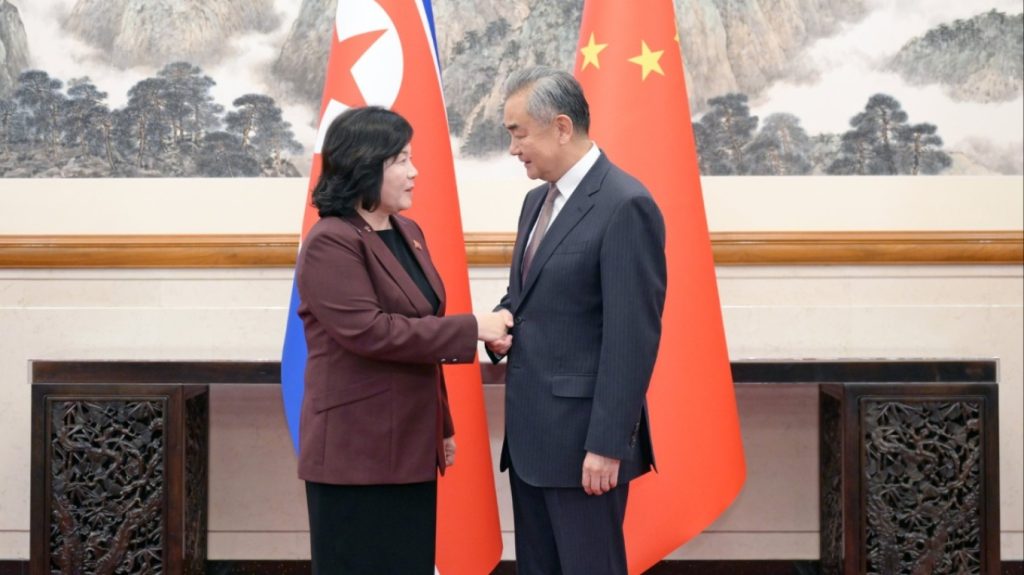 Βόρεια Κορέα και Κίνα συναντήθηκαν σε επίπεδο ΥΠΕΞ: Τι συζήτησαν οι δύο χώρες στο Πεκίνο (φωτο)