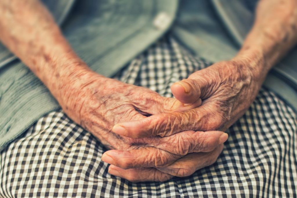 Λαμία: Καταδικάστηκε άνδρας που απειλούσε την 93χρονη μητέρα του να αλλάξει τη διαθήκη της