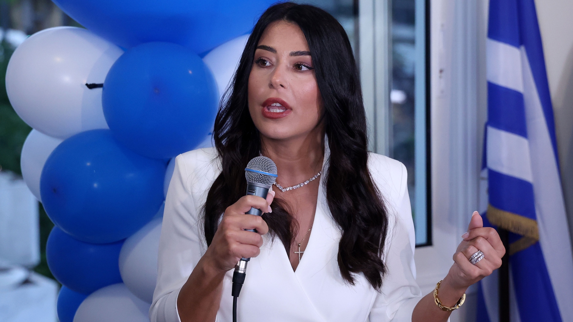 Α.Λατινοπούλου: «Ιερό το δικαίωμα του απεργού πείνας Π.Ρούτσι να ζητήσει την εκταφή του παιδιού του» (βίντεο)