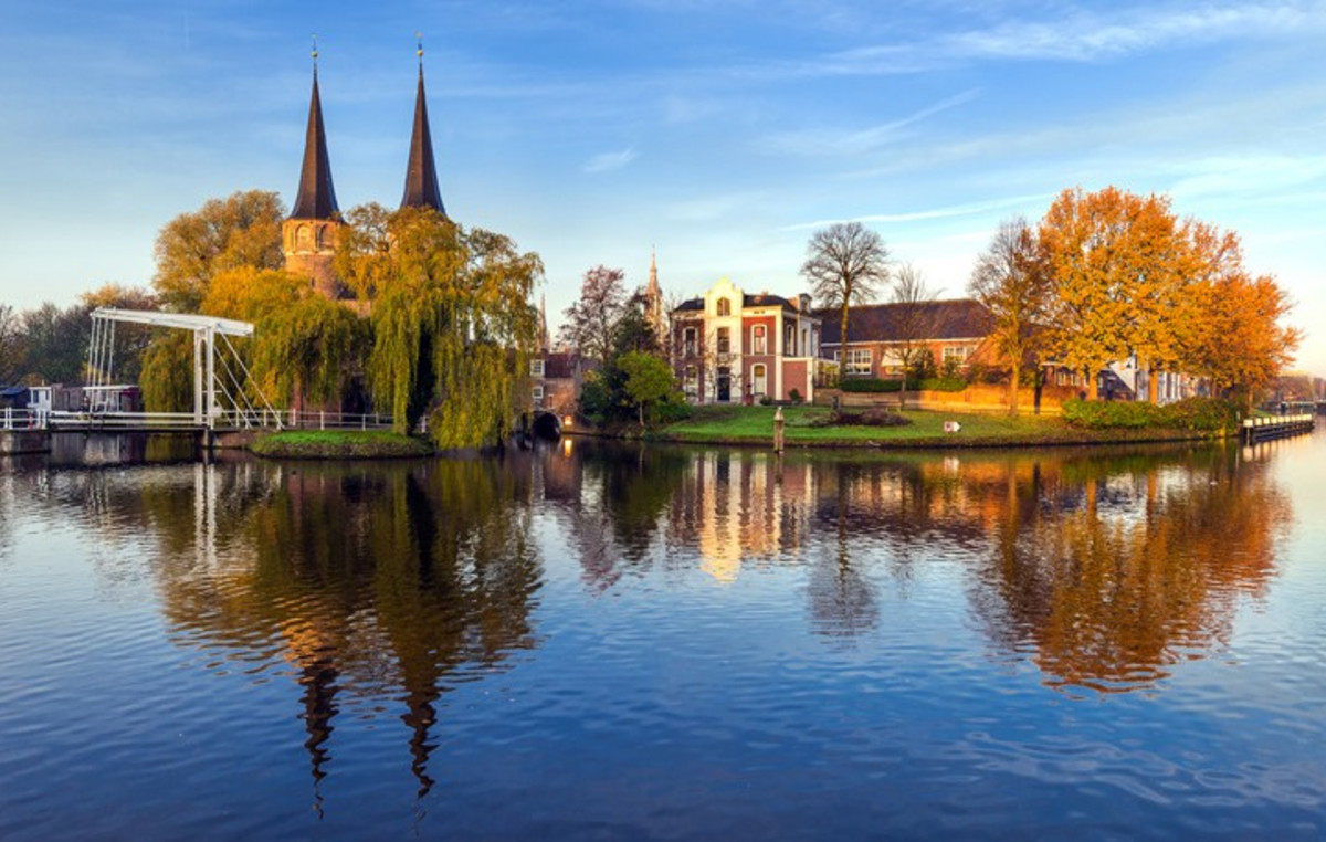 Ντελφτ: Η πόλη στην Ολλανδία που μοιάζει λες και «βγήκε από παραμύθι» (φώτο)