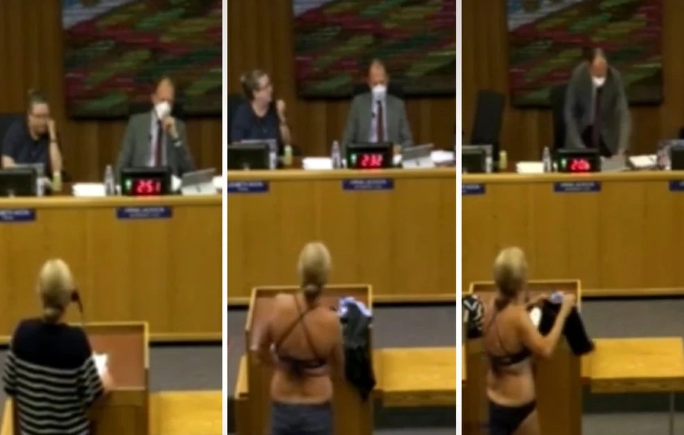 ΗΠΑ: Γδύθηκε σε  σχολικό συμβούλιο για να διαμαρτυρηθεί για τους τρανς στα αποδυτήρια των γυναικών