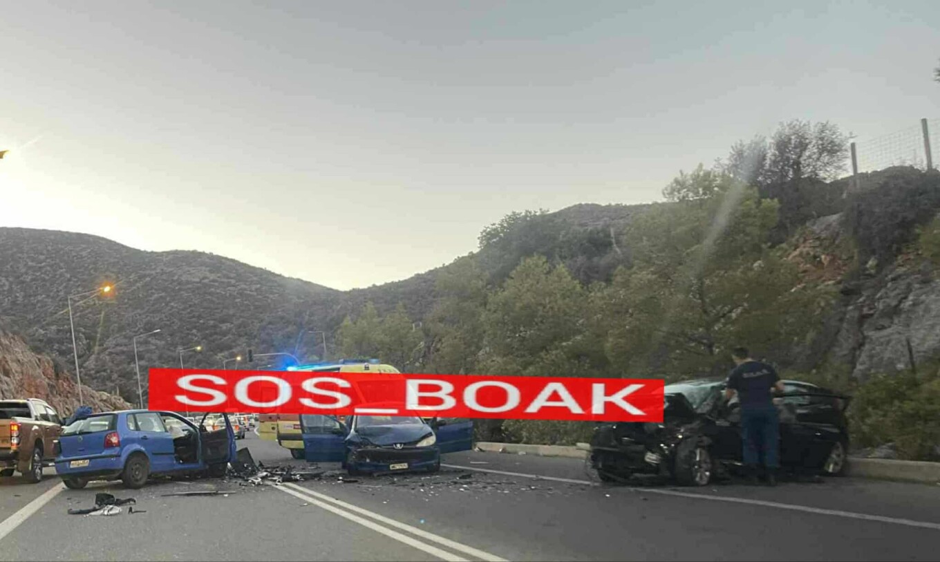 Σοβαρό τροχαίο στην Κρήτη: Σύγκρουση τριών αυτοκινήτων με τρεις τραυματίες – Δείτε φωτογραφίες