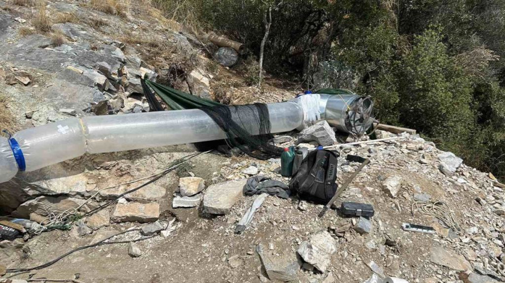 Λάρισα: Αίσιο τέλος στην επιχείρηση διάσωσης του 53χρονου που εγκλωβίστηκε στη σπηλιά – Δείτε φωτογραφίες