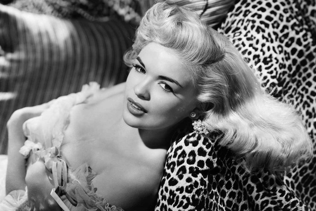 Jayne Mansfield: Το αντίπαλο δέος της Μέρλιν Μονρόε που αποκεφαλίστηκε σε τροχαίο