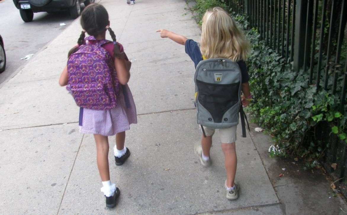 Άγιος Παντελεήμονας: 4χρονη διέφυγε της προσοχής των δασκάλων και βρέθηκε στον δρόμο – Συνελήφθη η νηπιαγωγός