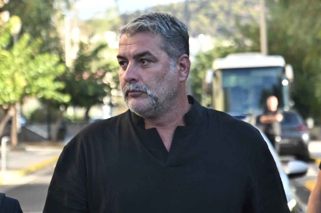 «Ήταν μία φοβερή ζημιά, τα αυτοκίνητα είναι διαλυμένα»: Τι λέει θύμα του τροχαίου που προκάλεσε ο Β.Μπισμπίκης