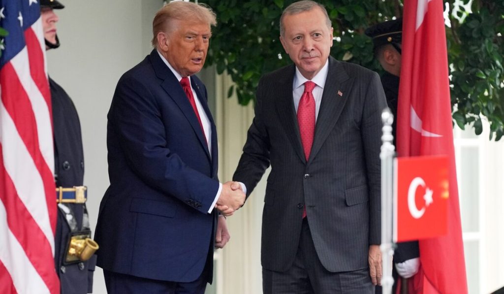 Τούρκος δημοσιογράφος μετά τη συνάντηση του Ρ.Τ.Ερντογάν με τον Ν.Τραμπ: «Πήραμε τα α……α μας» (βίντεο)