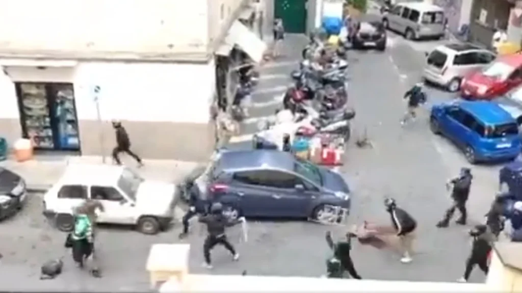 Champions League: Πεδίο μάχης η Νάπολι λίγο πριν την έναρξη του ματς με την Σπόρτινγκ Λισαβόνα (βίντεο)