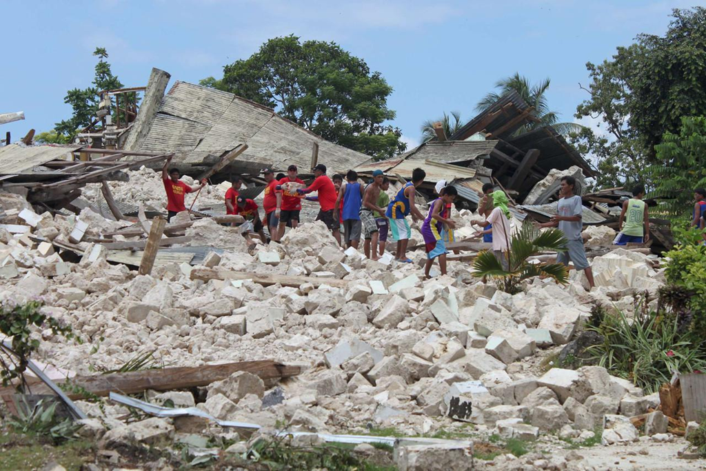 Φιλιππίνες: Τους 69 έφτασαν οι νεκροί από τον ισχυρό σεισμό των 6,9 Ρίχτερ – Πολλοί παγιδευμένοι σε κτίρια (βίντεο)