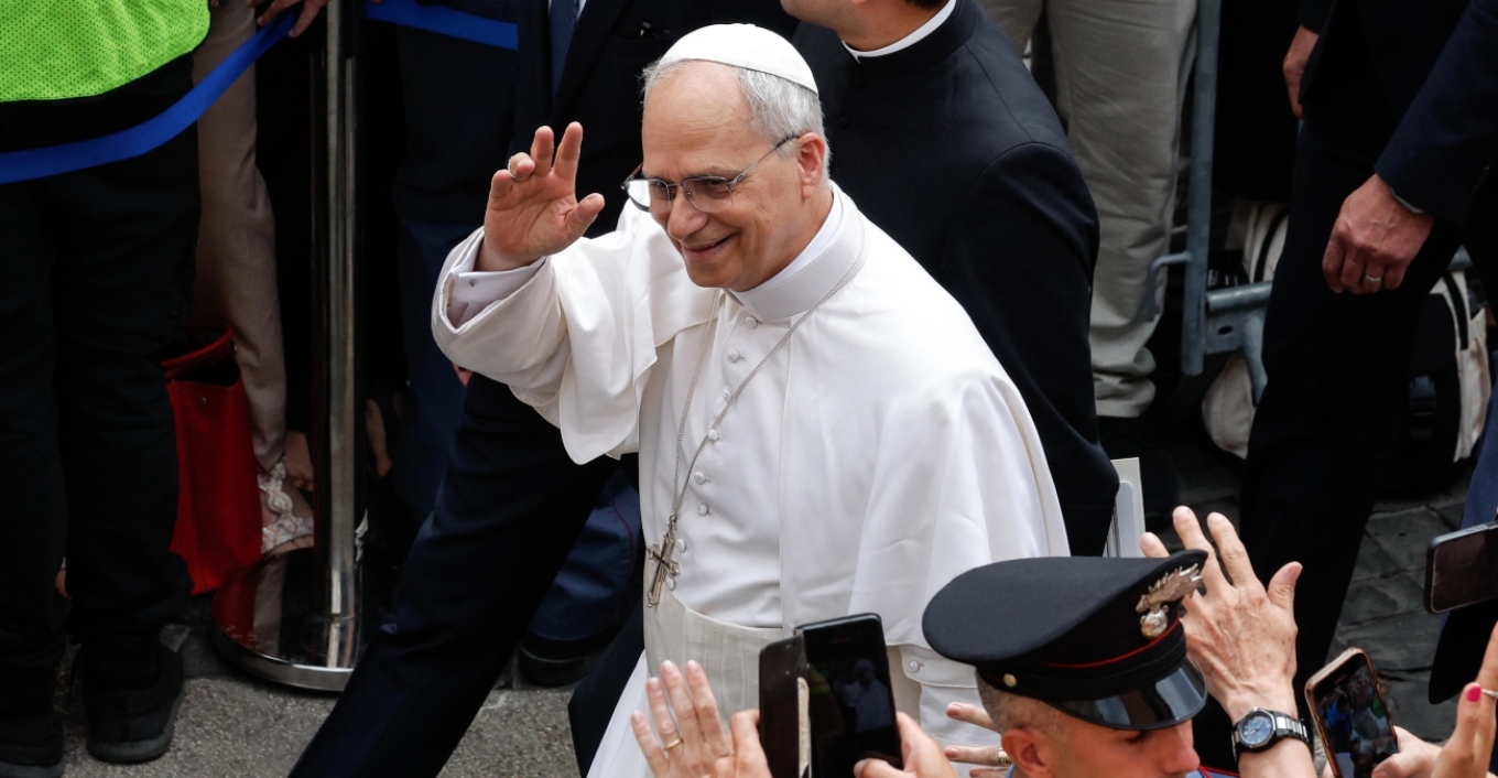 Ο Πάπας Λέων από το τοιχισμένο Βατικανό διαμαρτύρεται γιατί ο Ν.Τραμπ δεν δέχεται παράνομους μετανάστες