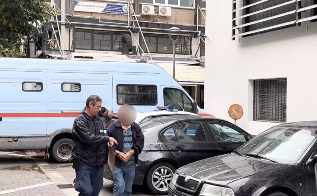 Λάρισα: Ελεύθερος με περιοριστικούς όρους ο 77χρονος για την υπόθεση με τις λίρες