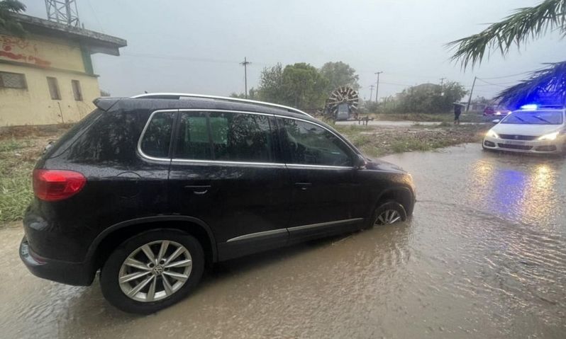 Μεσολόγγι: Γυναίκα παγιδεύτηκε επί τρεις ώρες σε λακκούβα γεμάτη νερό!