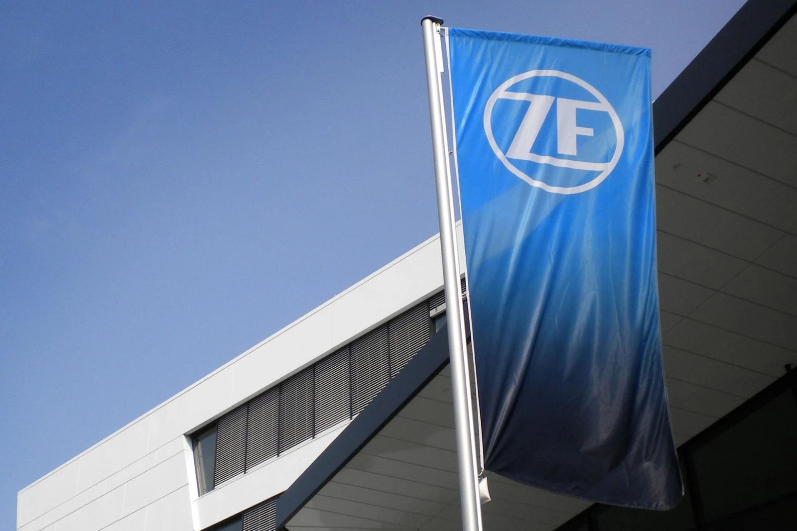 H ZF περικόπτει 7.600 θέσεις εργασίας έως το 2030