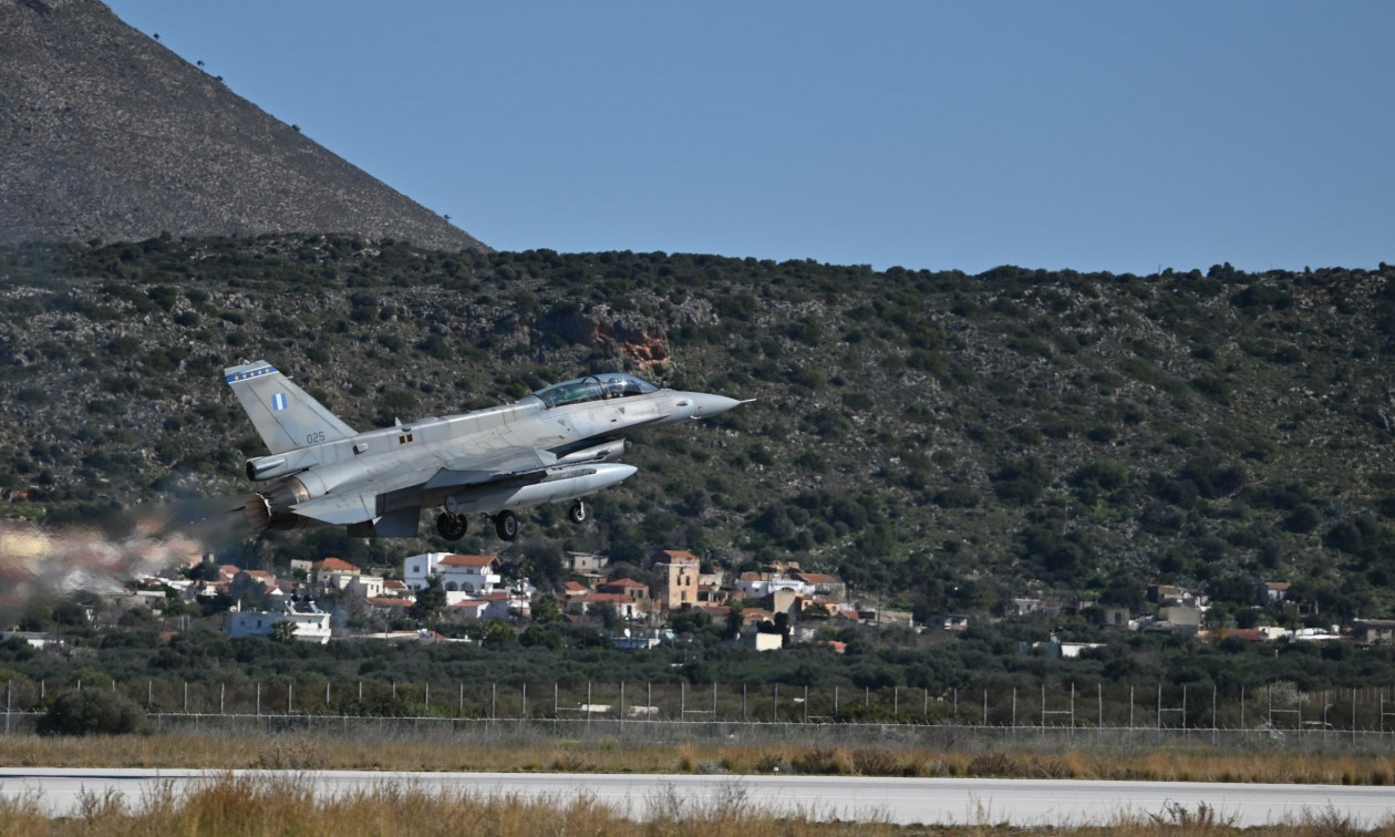 «Παρμενίων-25»: Βίντεο από την εντυπωσιακή πτήση μαχητικού αεροσκάφους F-16 Viper πάνω από το Καστελόριζο