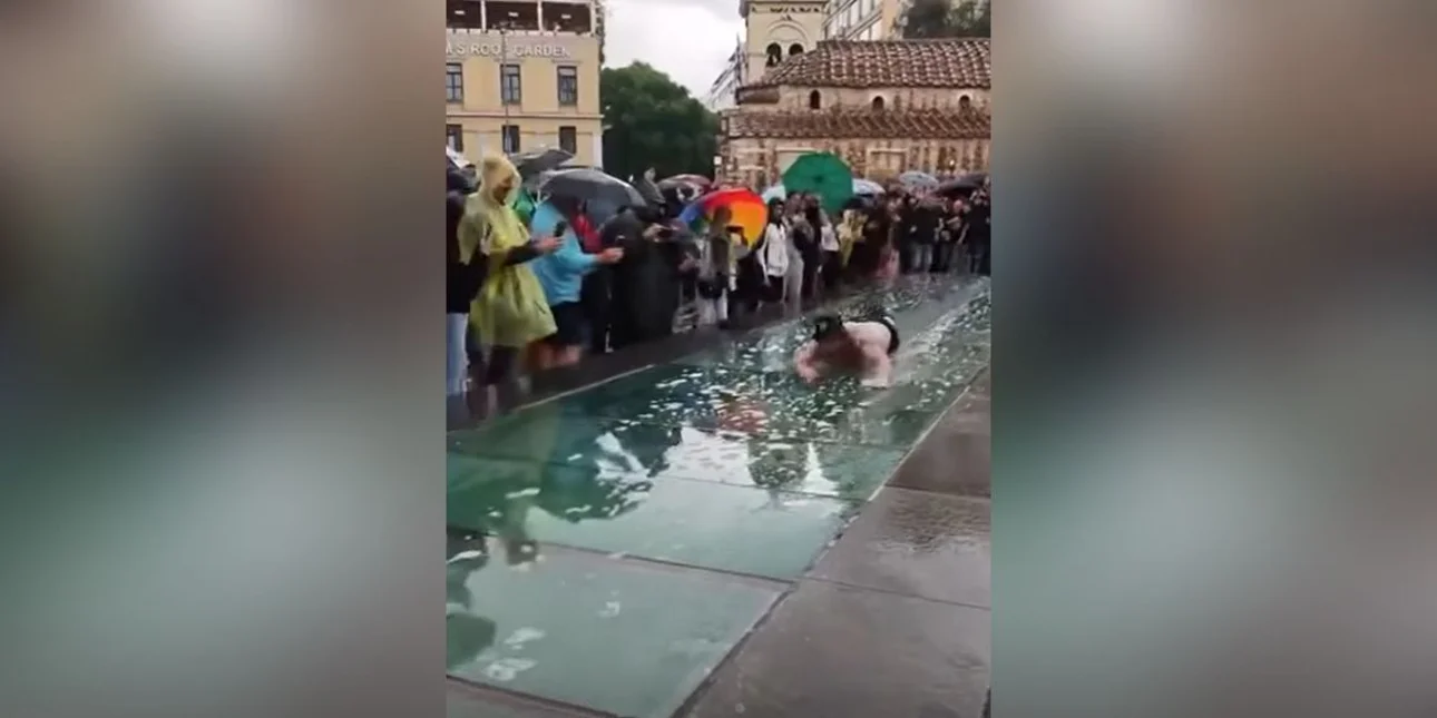 Βίντεο: Oπαδοί της Γκόου Αχέντ… παίζουν κάτω από τη βροχή στο Μοναστηράκι λίγο πριν τον αγώνα με τον Παναθηναϊκό