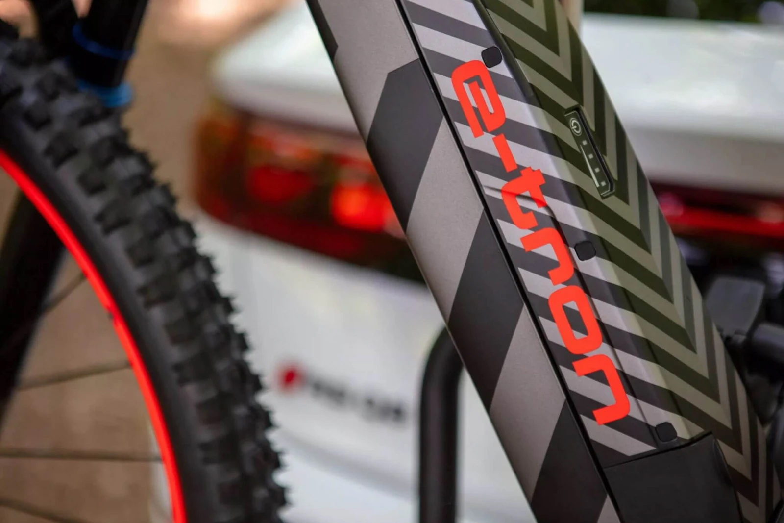 Το φθηνότερο ηλεκτρικό Audi e-tron διαθέτει και πετάλια