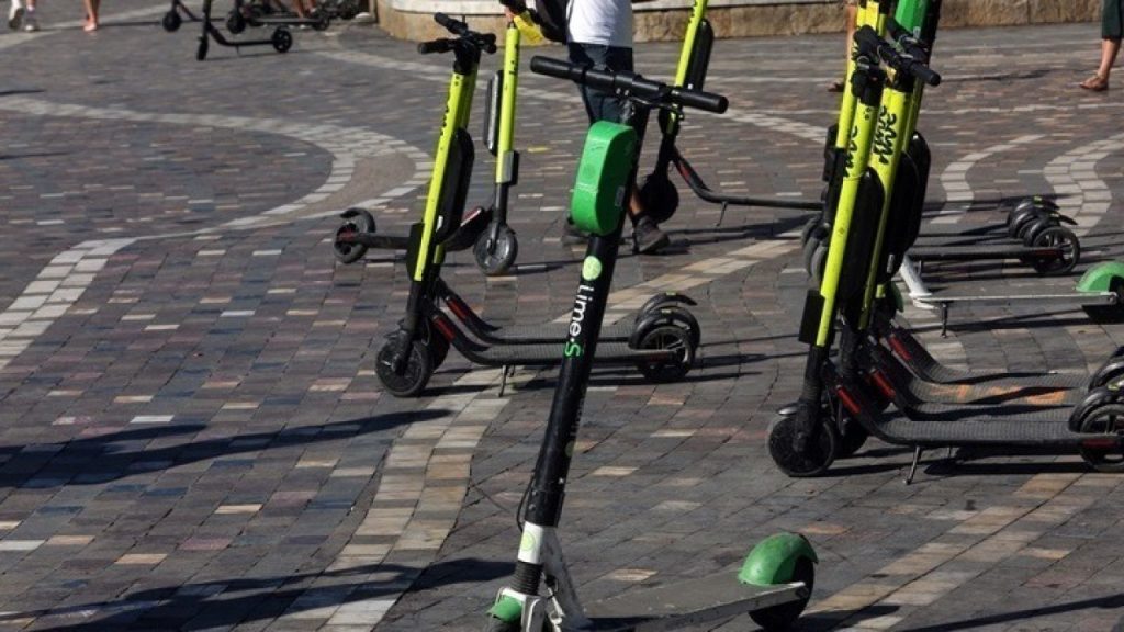 Τροχαίο με έναν νεκρό στην Πέτρου Ράλλη: Μηχανή συγκρούστηκε με πατίνι και ο οδηγός έγινε «καπνός» (upd)