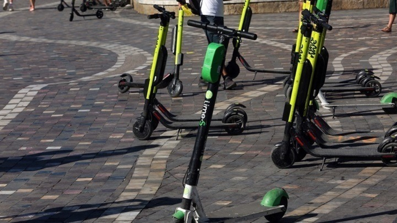 Τροχαίο με έναν νεκρό στην Πέτρου Ράλλη: Μηχανή συγκρούστηκε με πατίνι και ο οδηγός έγινε «καπνός» (upd)