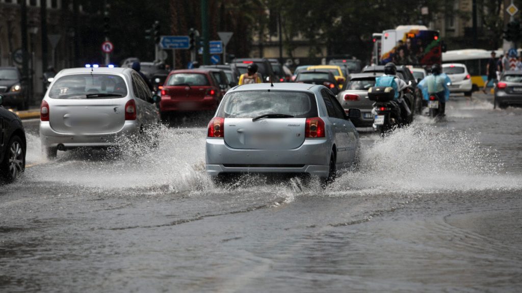 Κυκλοφοριακό κομφούζιο στην Αττική από την έντονη βροχόπτωση