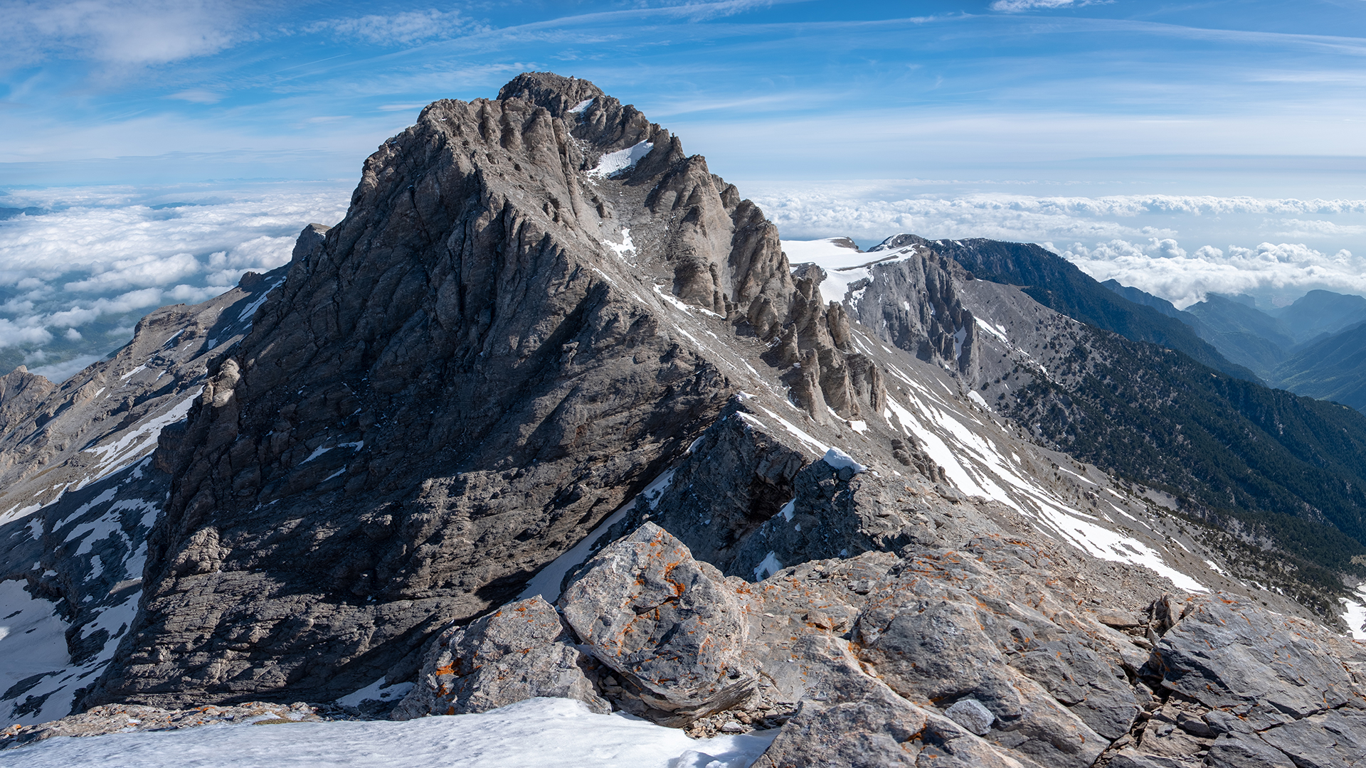 Βίντεο: Χιόνισε στις κορυφές του Ολύμπου σε υψόμετρο άνω των 2.500 μέτρων